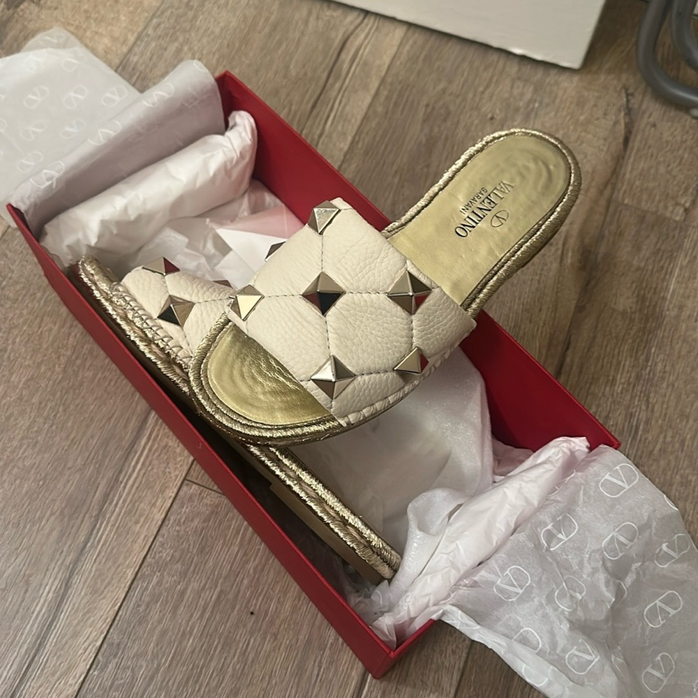 Valentino Garavani Women's Rockstud Espadrille Slide Sandals size 36